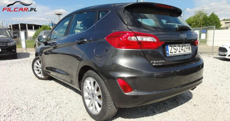 Ford Fiesta cena 43990 przebieg: 54000, rok produkcji 2017 z Chełmno małe 232